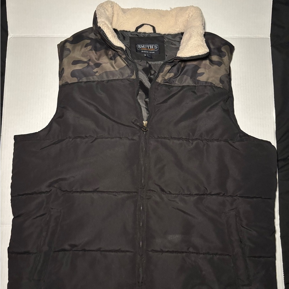 SMITH Men's Black and Camouflage Vest